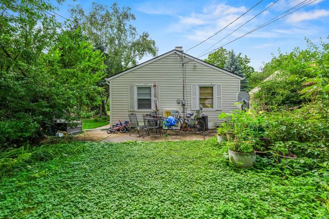 7428 N Santa Monica BOULEVARD, Fox Point, WI 53217