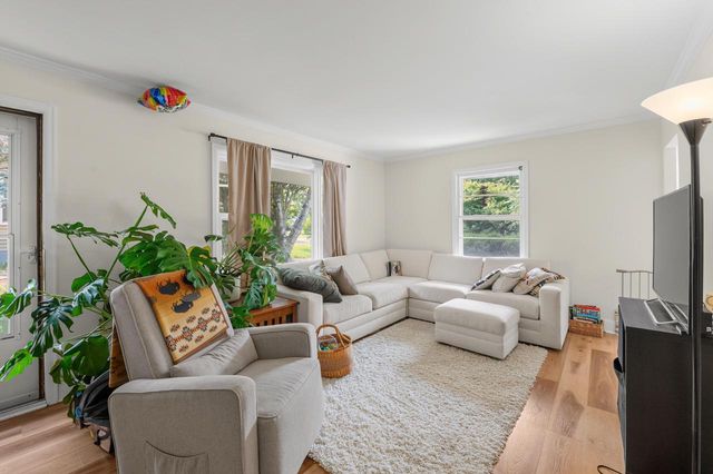 7428 N Santa Monica BOULEVARD, Fox Point, WI 53217