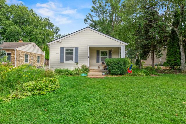 7428 N Santa Monica BOULEVARD, Fox Point, WI 53217