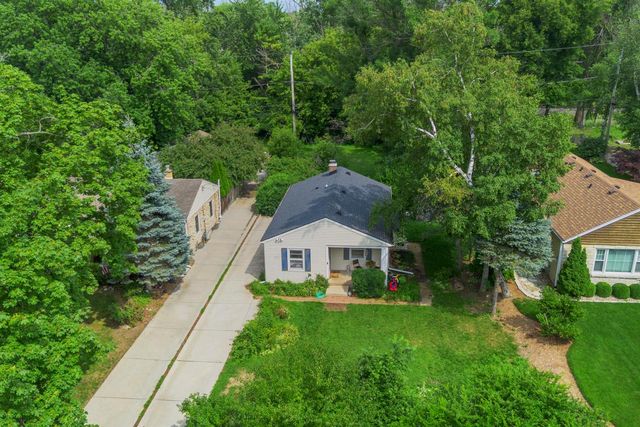 7428 N Santa Monica BOULEVARD, Fox Point, WI 53217