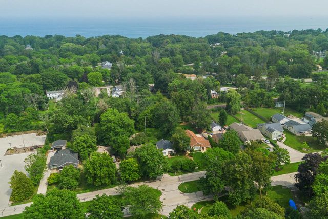 7428 N Santa Monica BOULEVARD, Fox Point, WI 53217