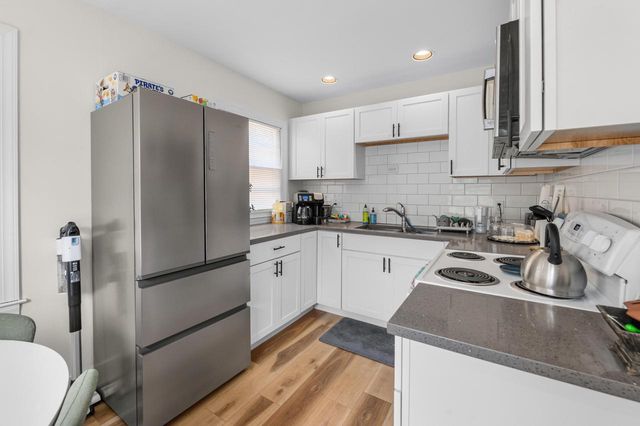 7428 N Santa Monica BOULEVARD, Fox Point, WI 53217