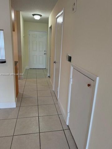 2856 Cambridge Ln, Cooper City, FL 33026