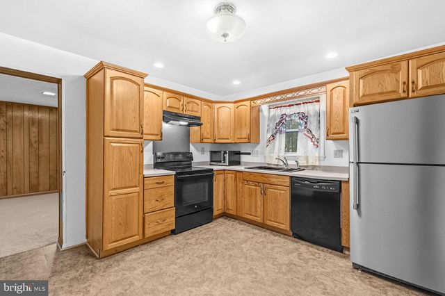 12015 HICKORY DR, Fort Washington, MD 20744