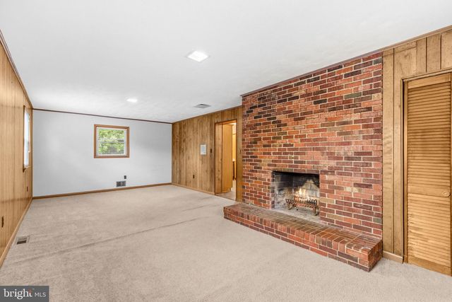 12015 HICKORY DR, Fort Washington, MD 20744