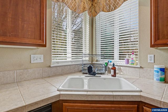 363 Stellers Eagle St NW, Salem, OR 97304