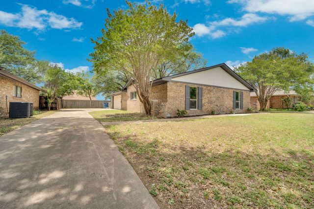411 Gingerbread Lane, Waxahachie, TX 75165