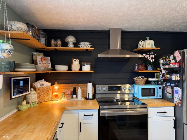 7545 Turnberry Court, Indianapolis, IN 46237