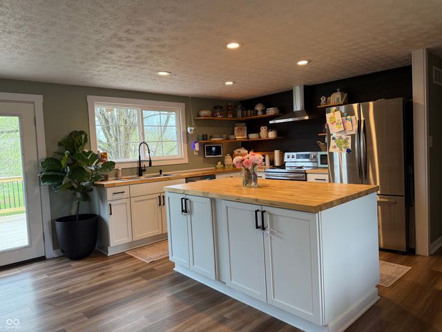 7545 Turnberry Court, Indianapolis, IN 46237