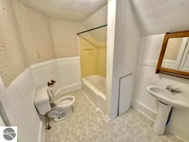 221 W Center Street, Alma, MI 48801