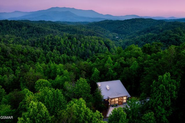 2234 Legend Drive, Sevierville, TN 37876