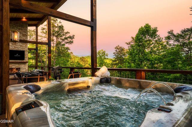 2234 Legend Drive, Sevierville, TN 37876