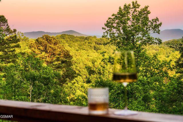 2234 Legend Drive, Sevierville, TN 37876