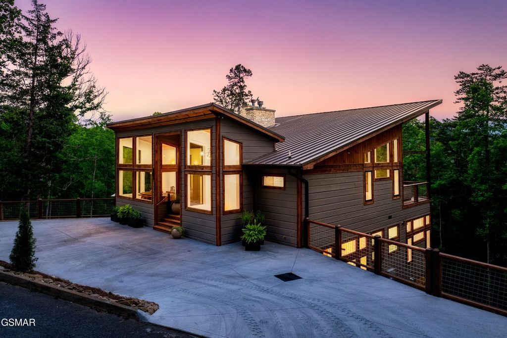 2234 Legend Drive, Sevierville, TN 37876