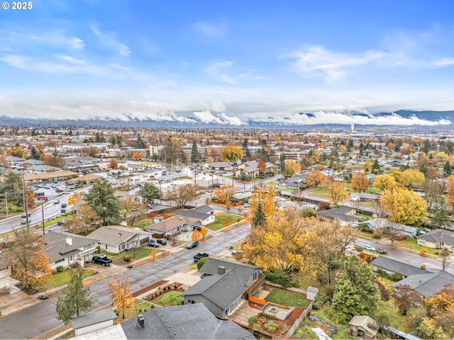 1737 HYBISCUS St, Medford, OR 97504