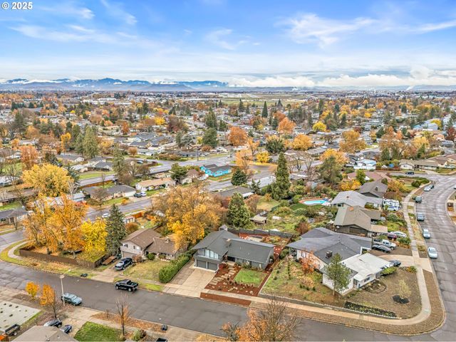 1737 HYBISCUS St, Medford, OR 97504