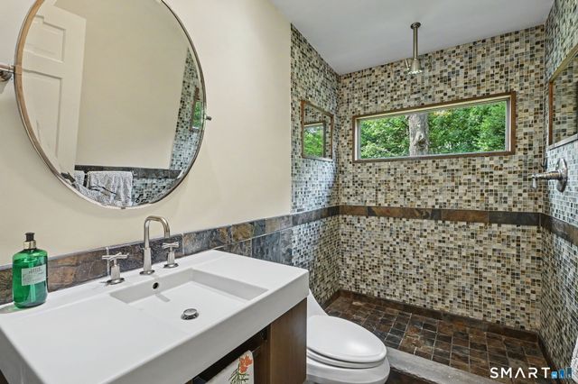 31 Splitrock Road, Norwalk, CT 06854