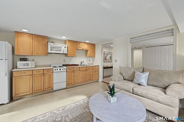 31 Splitrock Road, Norwalk, CT 06854