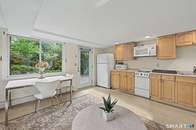31 Splitrock Road, Norwalk, CT 06854