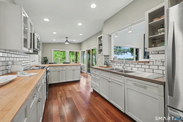 31 Splitrock Road, Norwalk, CT 06854