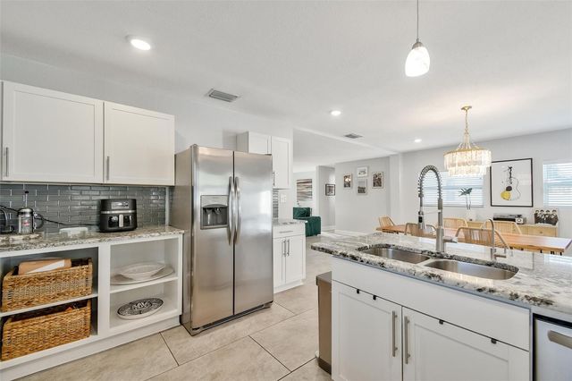 7330 17TH WAY N, St Petersburg, FL 33702