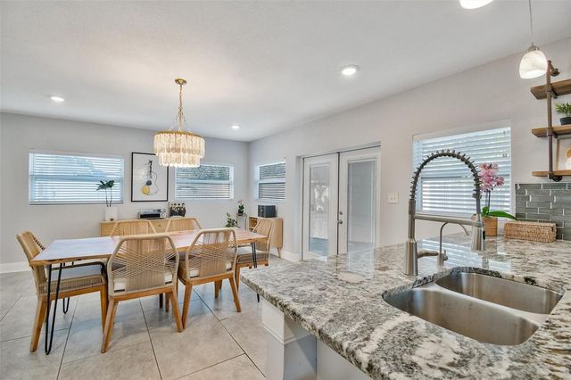 7330 17TH WAY N, St Petersburg, FL 33702