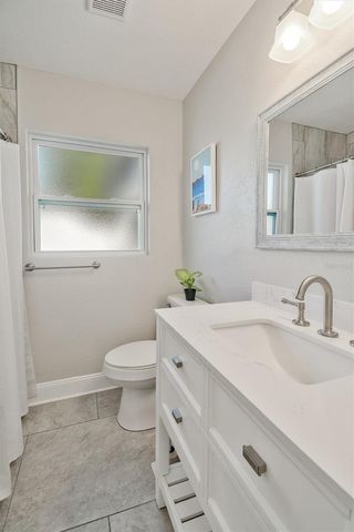 7330 17TH WAY N, St Petersburg, FL 33702