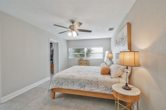 7330 17TH WAY N, St Petersburg, FL 33702