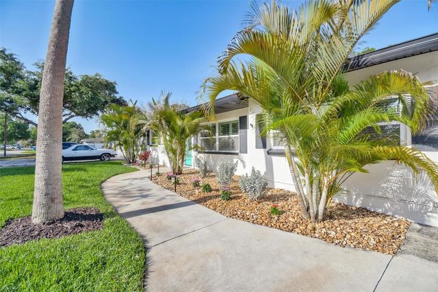 7330 17TH WAY N, St Petersburg, FL 33702