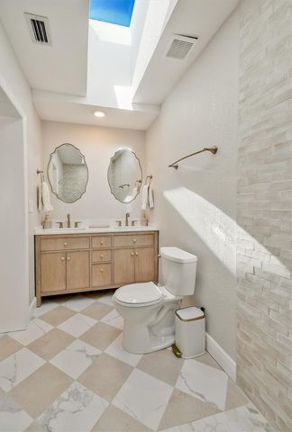 7330 17TH WAY N, St Petersburg, FL 33702