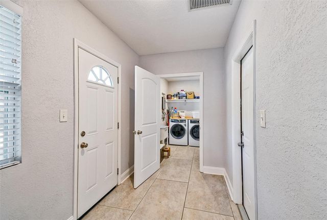 7330 17TH WAY N, St Petersburg, FL 33702