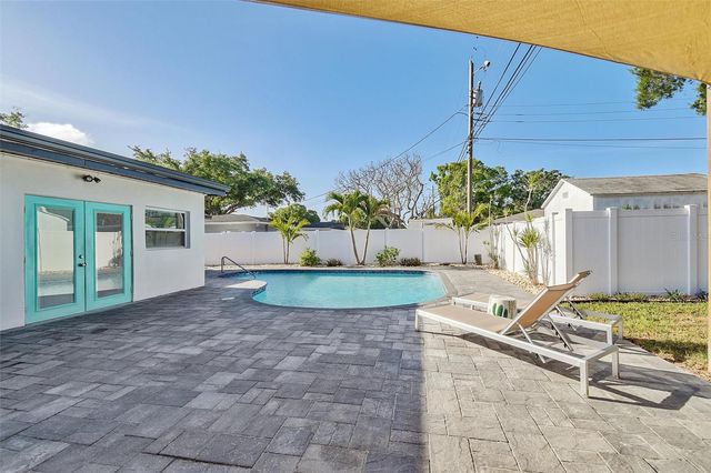 7330 17TH WAY N, St Petersburg, FL 33702