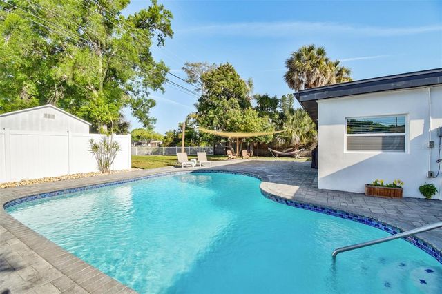 7330 17TH WAY N, St Petersburg, FL 33702