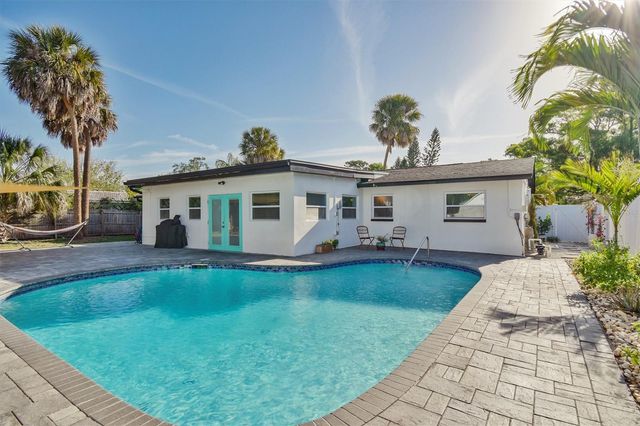 7330 17TH WAY N, St Petersburg, FL 33702