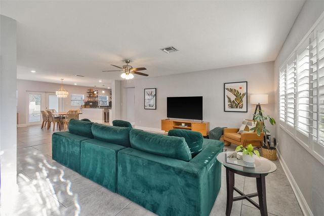 7330 17TH WAY N, St Petersburg, FL 33702