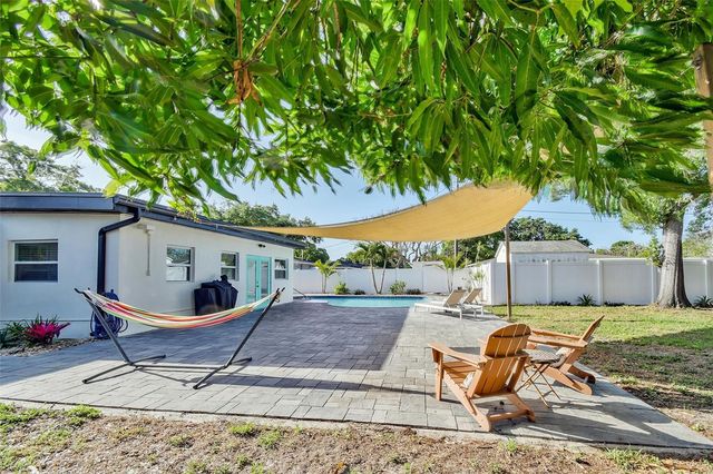 7330 17TH WAY N, St Petersburg, FL 33702