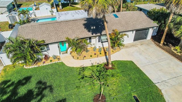 7330 17TH WAY N, St Petersburg, FL 33702