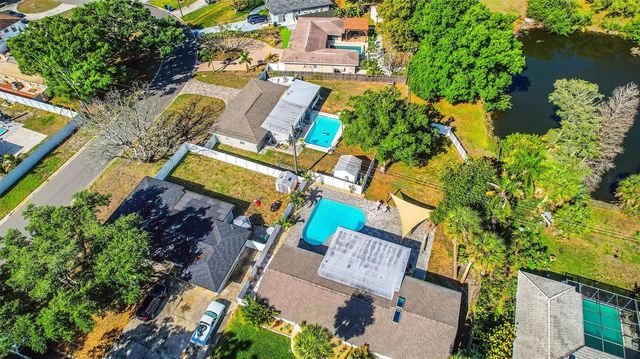 7330 17TH WAY N, St Petersburg, FL 33702