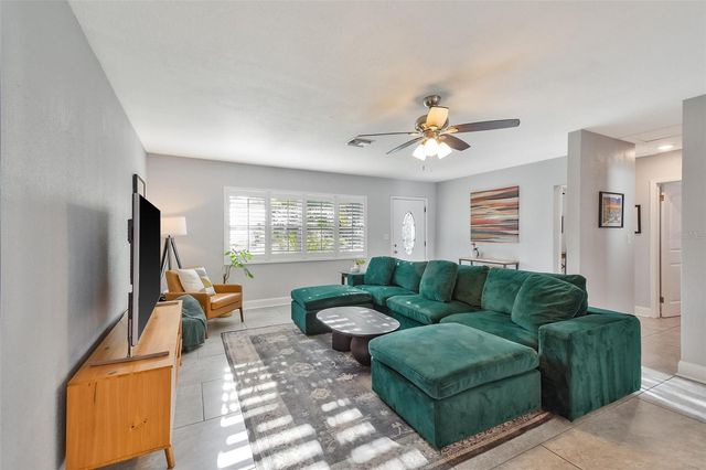 7330 17TH WAY N, St Petersburg, FL 33702