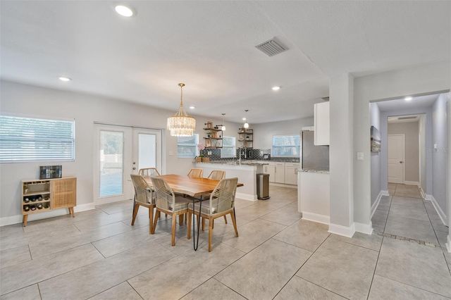 7330 17TH WAY N, St Petersburg, FL 33702