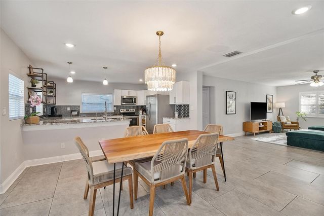 7330 17TH WAY N, St Petersburg, FL 33702