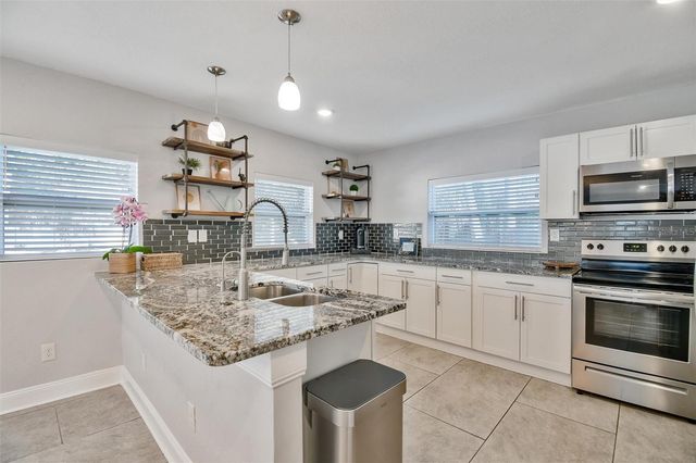 7330 17TH WAY N, St Petersburg, FL 33702