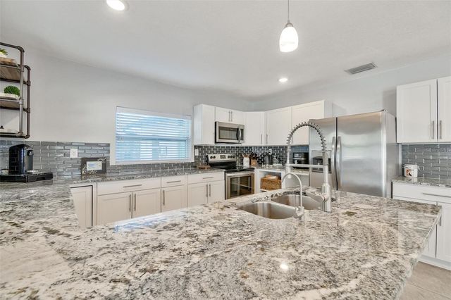 7330 17TH WAY N, St Petersburg, FL 33702