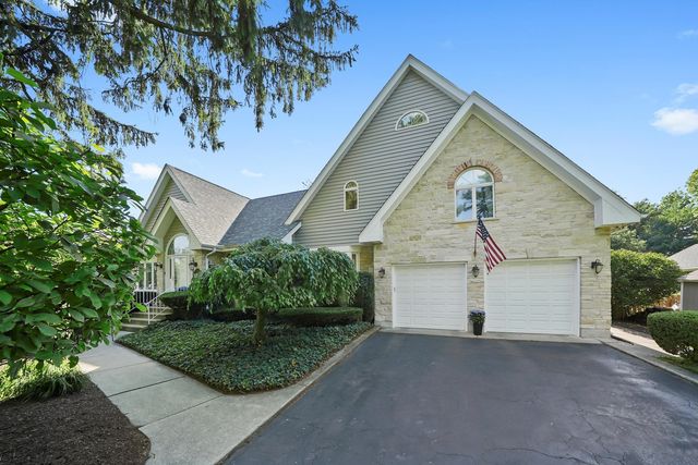 324 N WILMETTE Avenue, Westmont, IL 60559