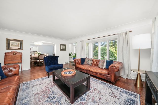 324 N WILMETTE Avenue, Westmont, IL 60559