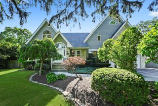 324 N WILMETTE Avenue, Westmont, IL 60559