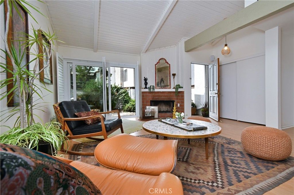 Image 10 of property listing at 6265 Canoga 53, Woodland Hills, CA 91367