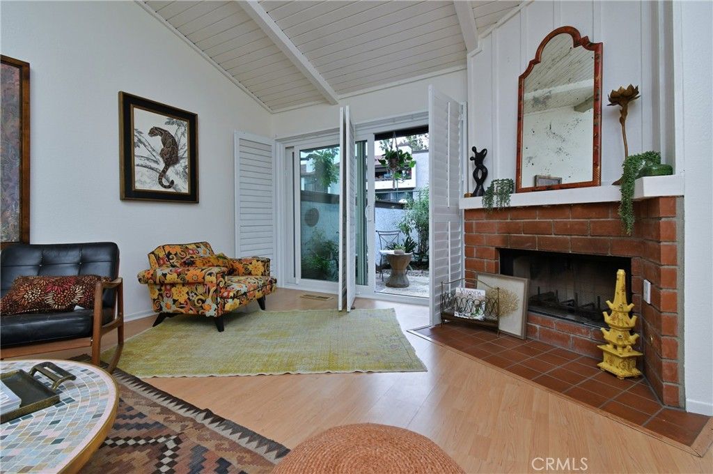 Image 11 of property listing at 6265 Canoga 53, Woodland Hills, CA 91367