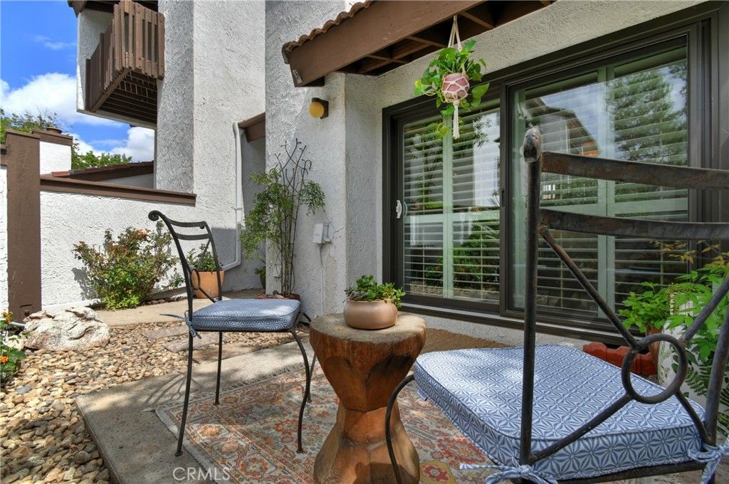 Image 14 of property listing at 6265 Canoga 53, Woodland Hills, CA 91367