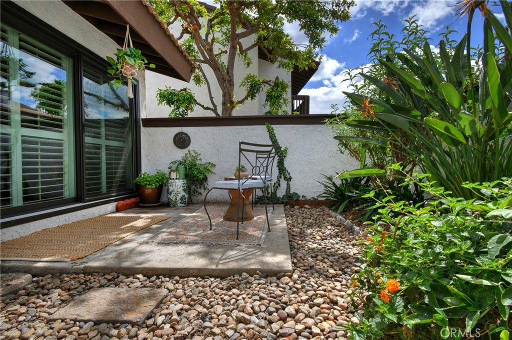 Image 15 of property listing at 6265 Canoga 53, Woodland Hills, CA 91367